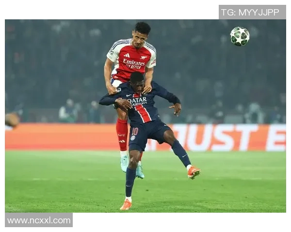 全球足球巨星汇聚一堂 十大顶级球员风采展示